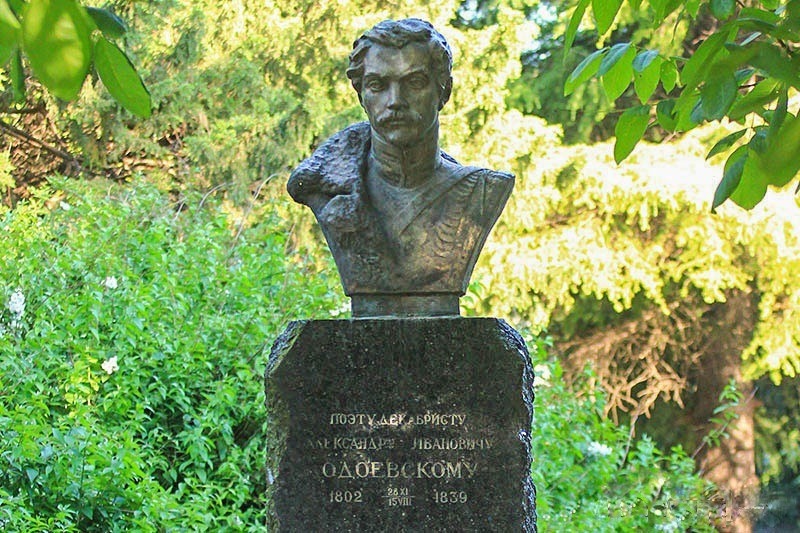 Знаменитые памятники и скульптуры в Лазаревском